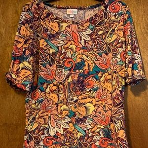 Small LulaRoe Gigi top